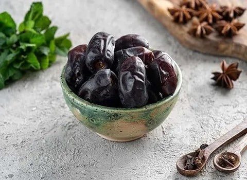تصویر 3 از قیمت خرمای مروارید سیاه بم + خرید باور نکردنی